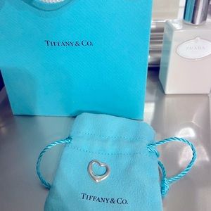 Tiffany & Co Open heart pendant 16mm